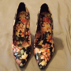 Nine West Women's Floral heels size 6M